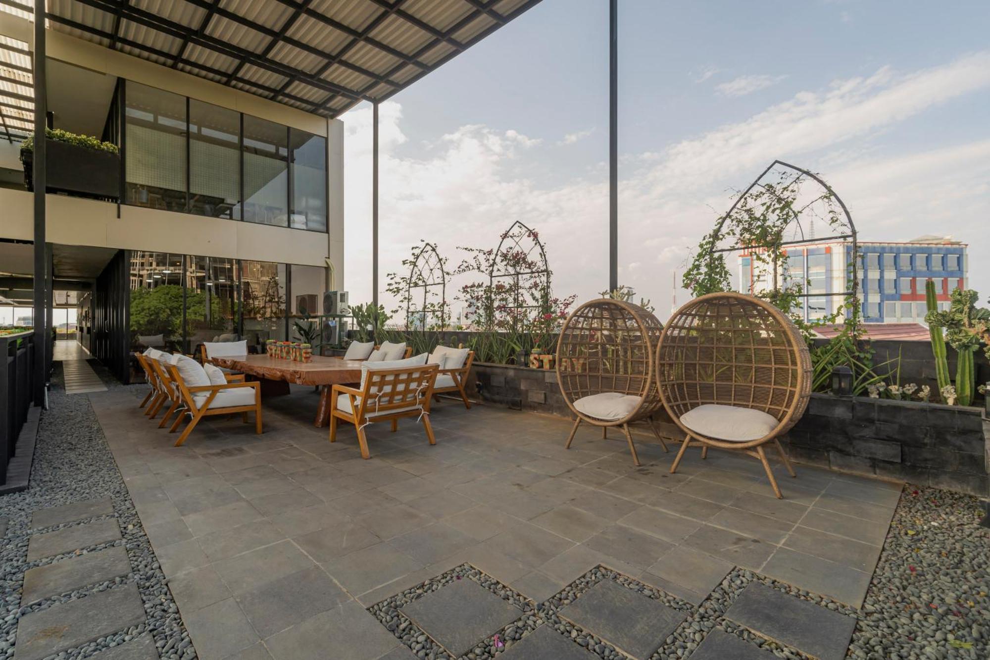 Stay.Vie Hotel Surabaia Exterior foto